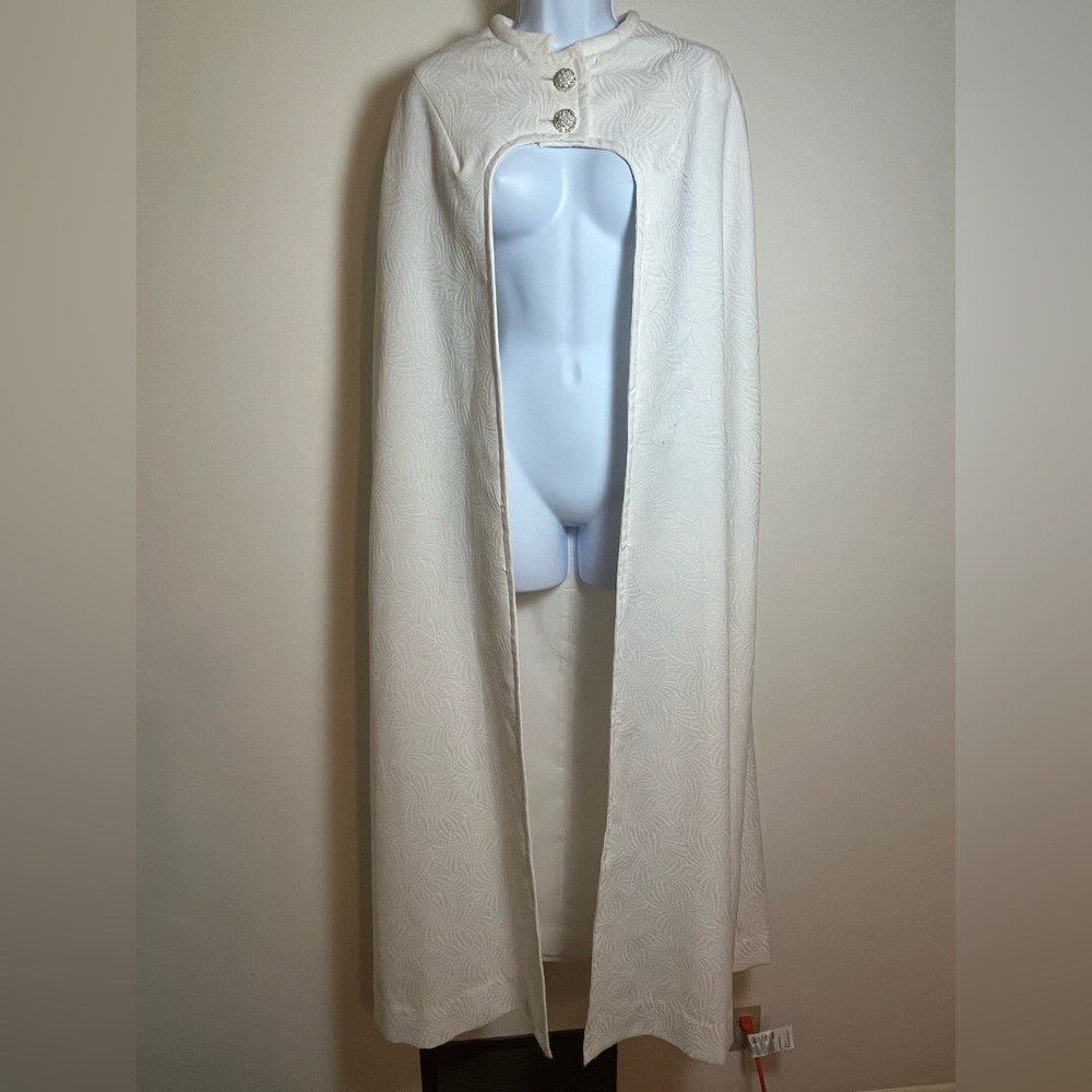 VINTAGE/RETRO Full Length, Fully Lined, White Cape